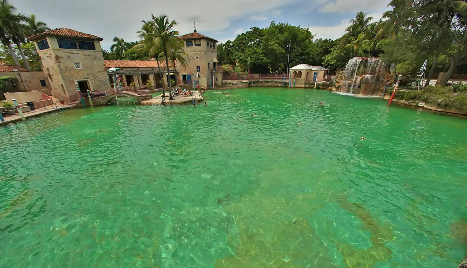 Hồ Bơi Venetian - Nơi lý tưởng để thư giãn và tận hưởng nắng vàng