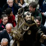 Bàng hoàng trước lễ hội rước rắn kỳ lạ ở Ý