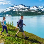 Những đặc điểm tự nhiên nào tạo nên vẻ đẹp hùng vĩ của Alaska