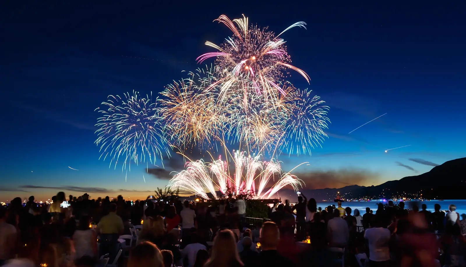 Mãn nhãn với lễ hội pháo hoa Vancouver cực hoành tráng