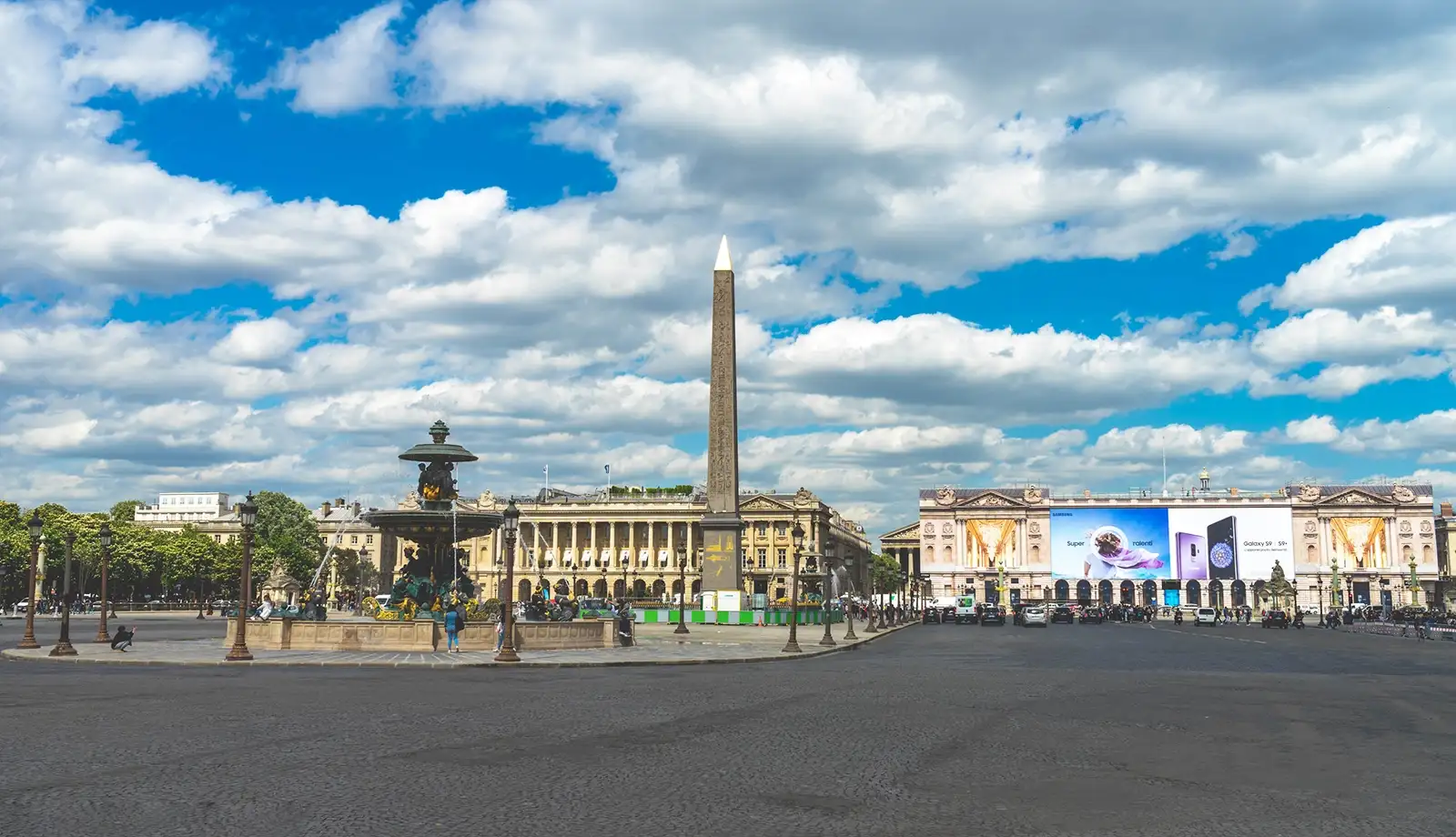 Quảng trường Concorde - Điểm hẹn nổi tiếng tại Paris