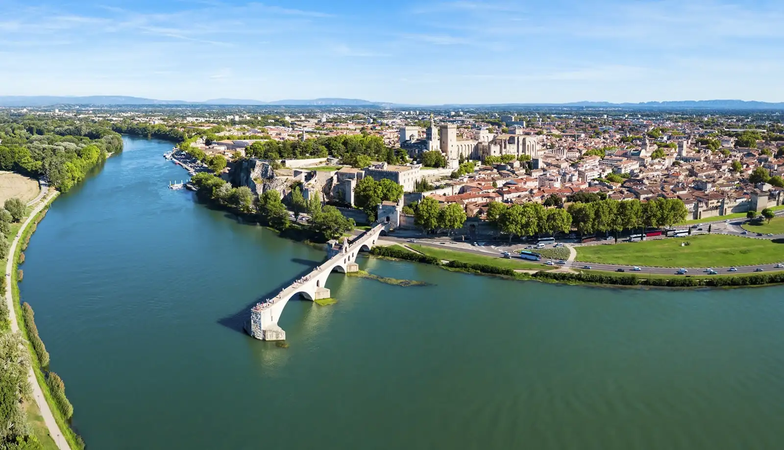 Du lịch Avignon - Thả mình vào khung cảnh lãng mạn và chậm rãi của Pháp