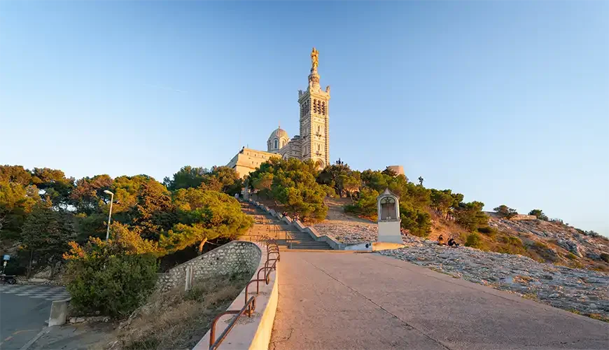 Nhà thờ Notre Dame de la Garde - Tuyệt tác mang đậm nét tôn giáo ở Marseille