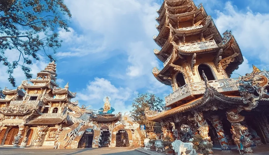 Chùa Linh Phước điểm đến tâm linh và nghệ thuật độc đáo Đà Lạt