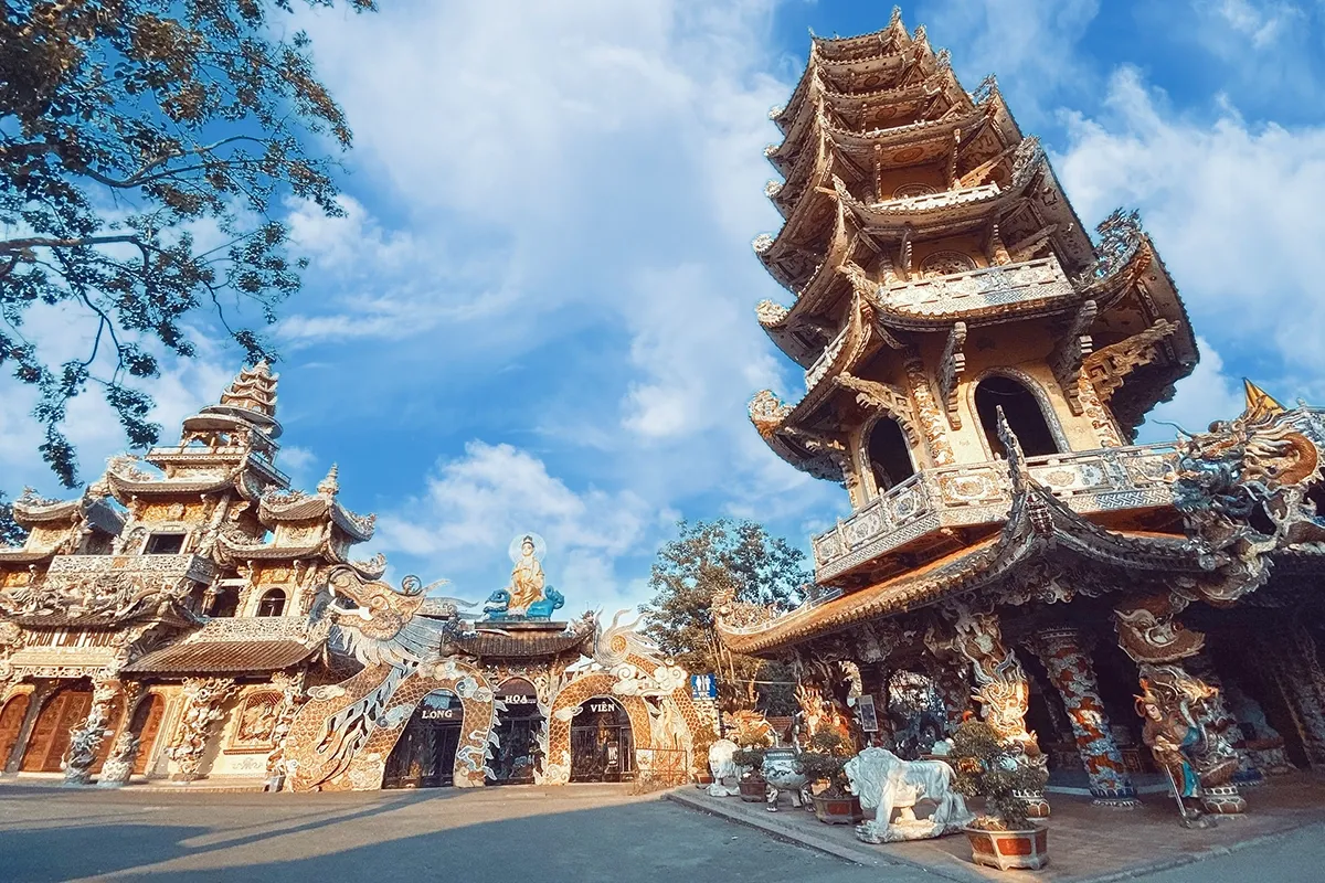 Chùa Linh Phước điểm đến tâm linh và nghệ thuật độc đáo Đà Lạt